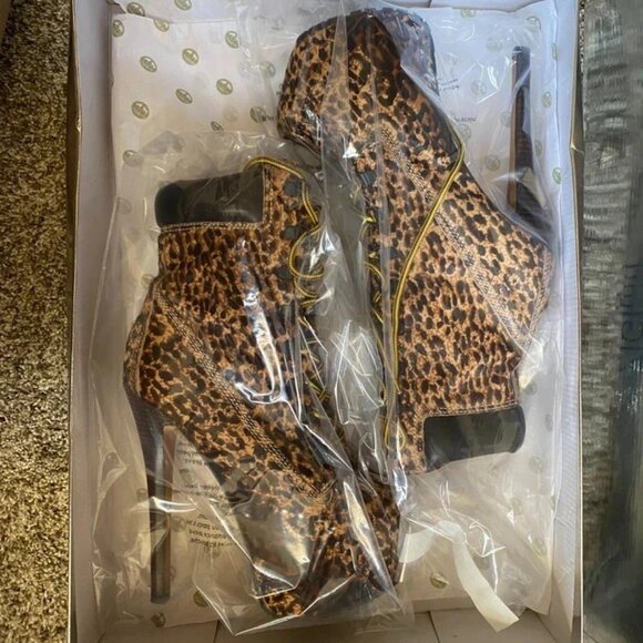 Authentic ZiGi Girl Z-JO Leopard Print Platform Boots 6" Heel - Picture 2 of 8